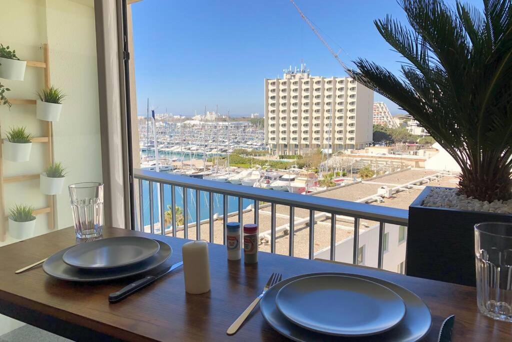 Appartement Vue Mer Et Port, Refait A Neuf Pour Vous ! Climatise La Grande-Motte Exterior photo