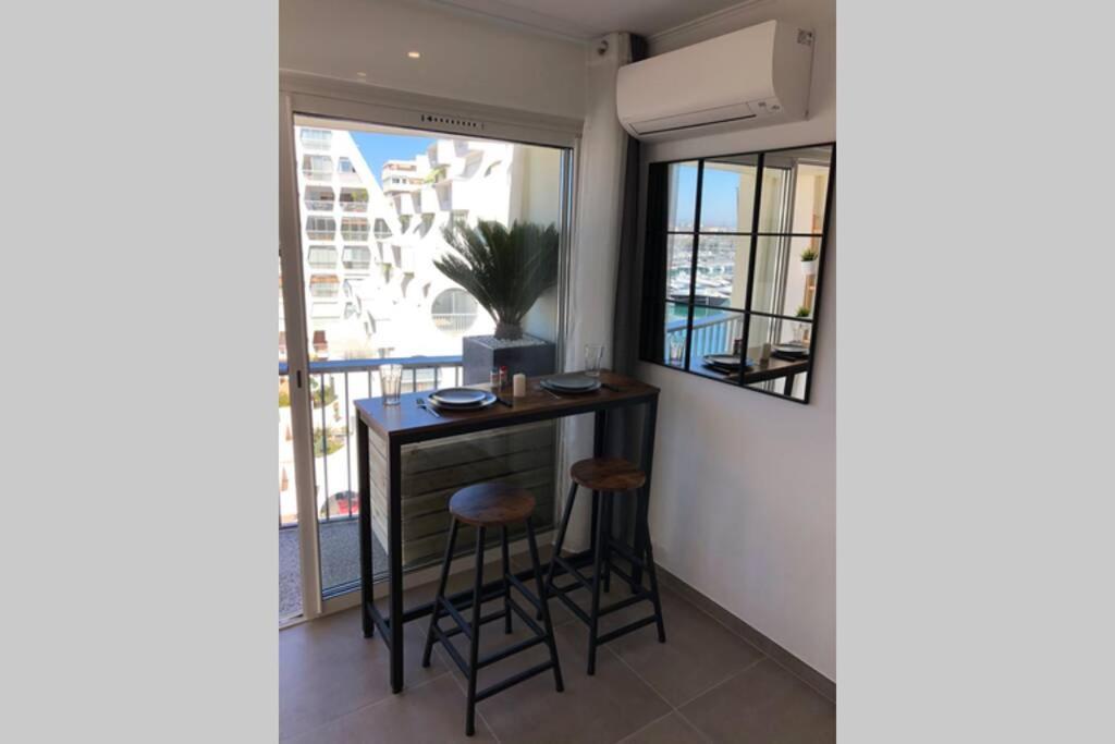 Appartement Vue Mer Et Port, Refait A Neuf Pour Vous ! Climatise La Grande-Motte Exterior photo